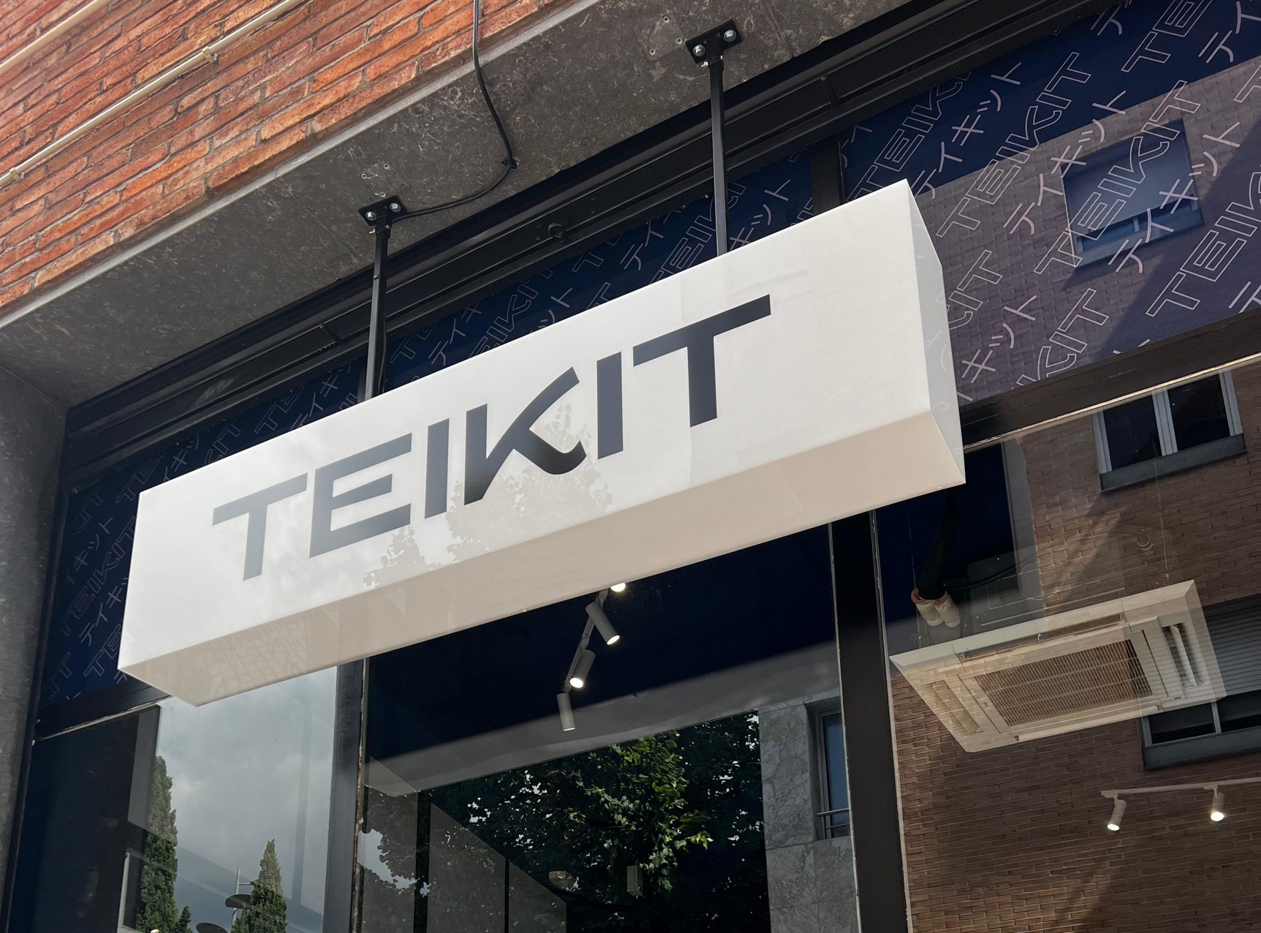 caja-luz-metacrilato-1-scaled